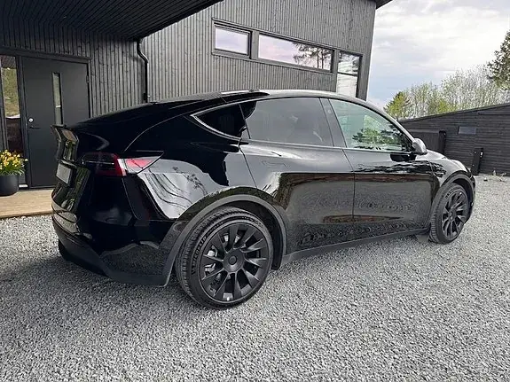 Tesla Model Y 2024 photo 3