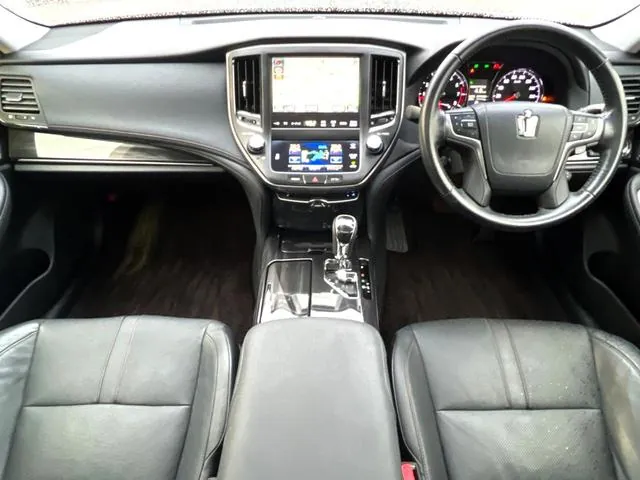 Toyota Crown 2012 photo 2