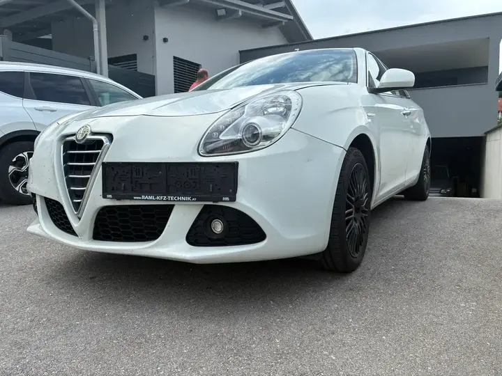 Alfa Romeo Giulietta 2011 photo 2