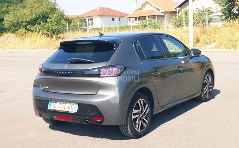 Peugeot 208 2021 photo 3