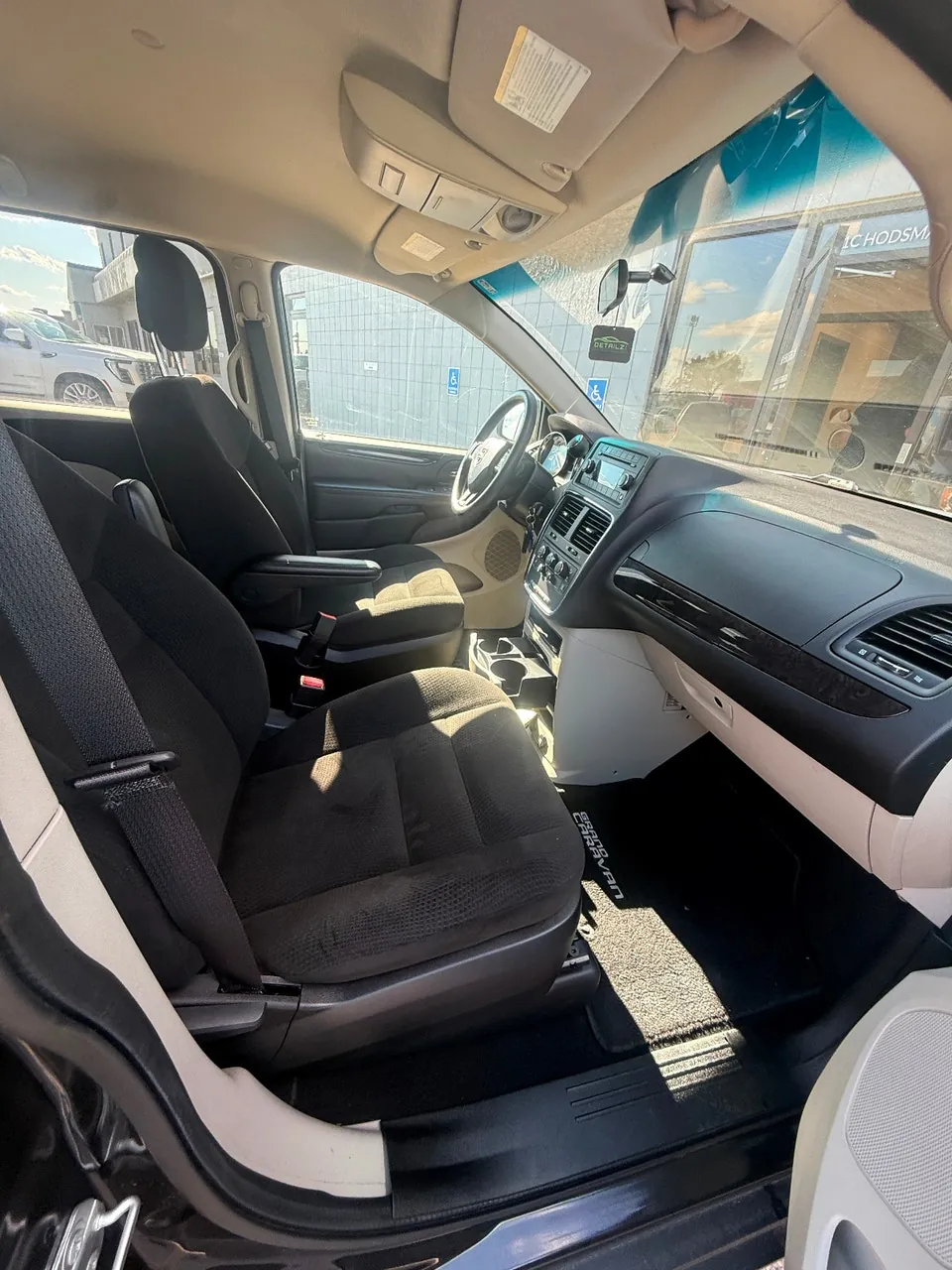 Dodge Grand Caravan 2015 photo 3