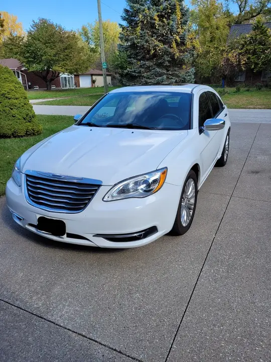 Chrysler 200 2013 photo 2