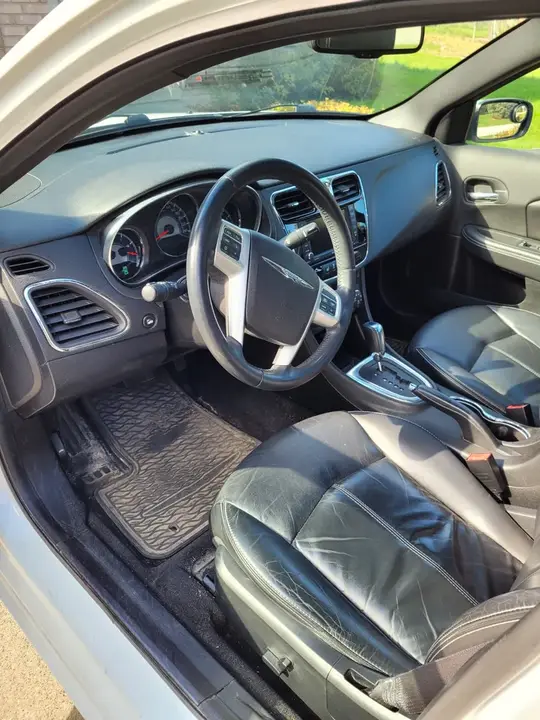 Chrysler 200 2013 photo 3