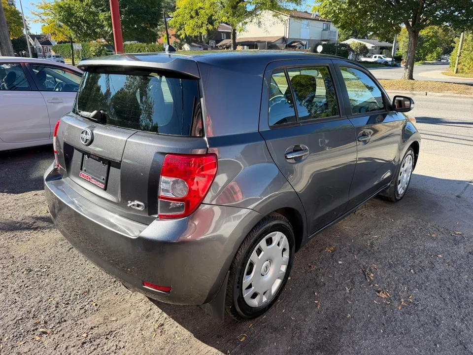 Scion Xd 2011 photo 4