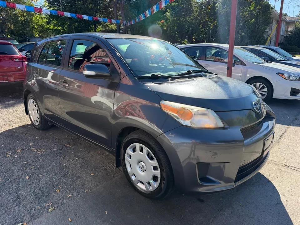 Scion Xd 2011 photo 3