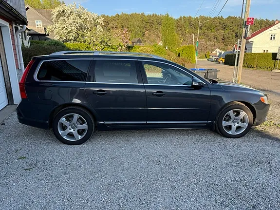 Volvo V70 2010 photo 4