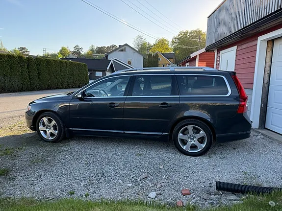 Volvo V70 2010 photo 2