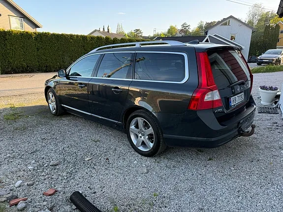 Volvo V70 2010 photo 3