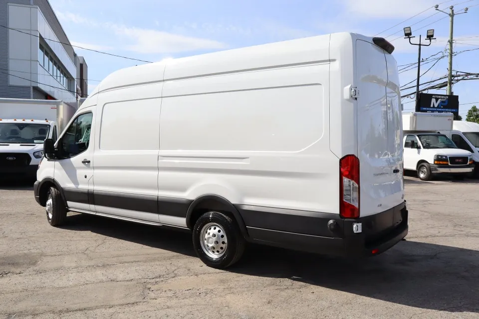 Ford Transit 2025 photo 3