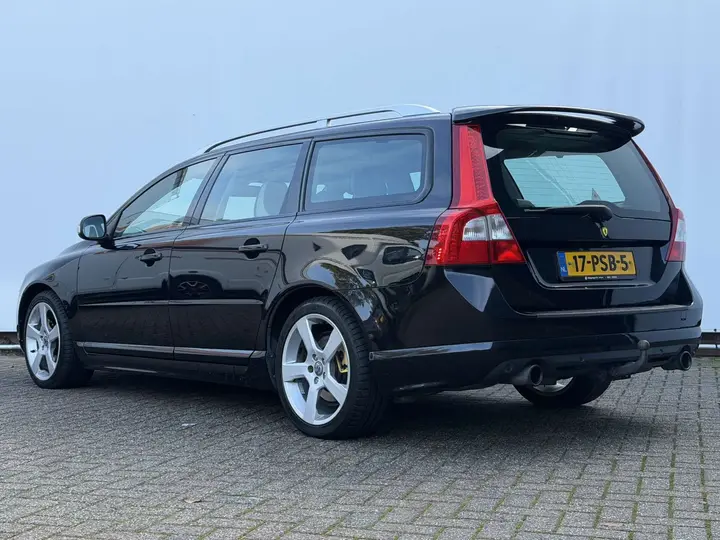 Volvo V70 2011 photo 2