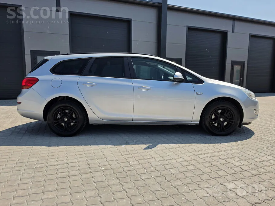 Opel Astra 2011 photo 5