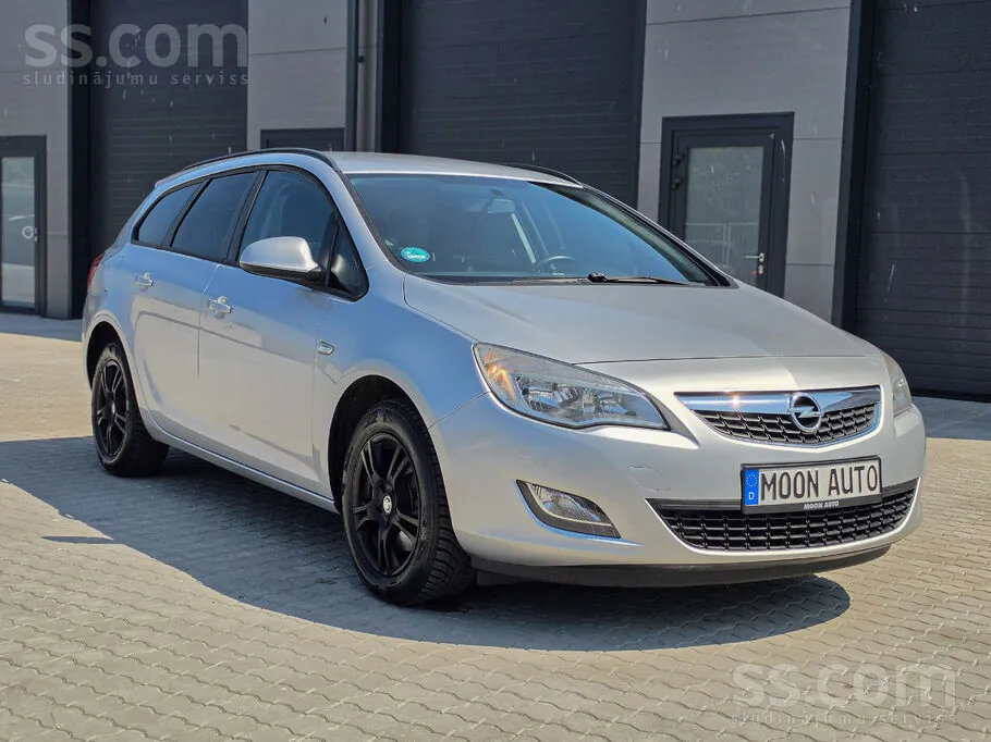 Opel Astra 2011 photo 4