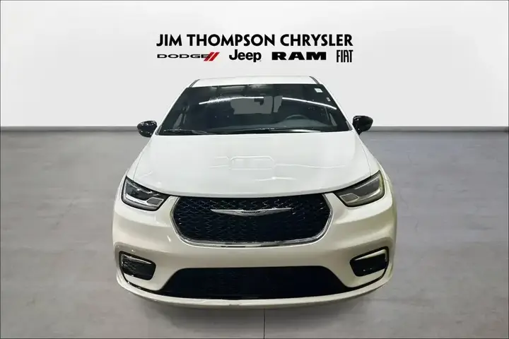 Chrysler Pacifica 2025 photo 2
