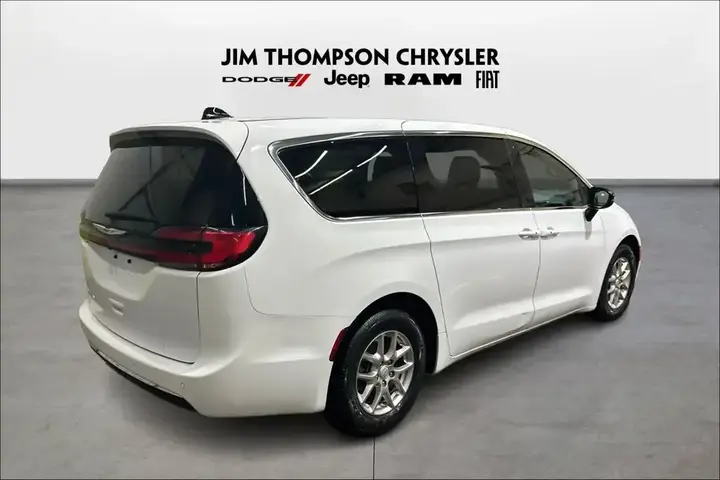 Chrysler Pacifica 2025 photo 5