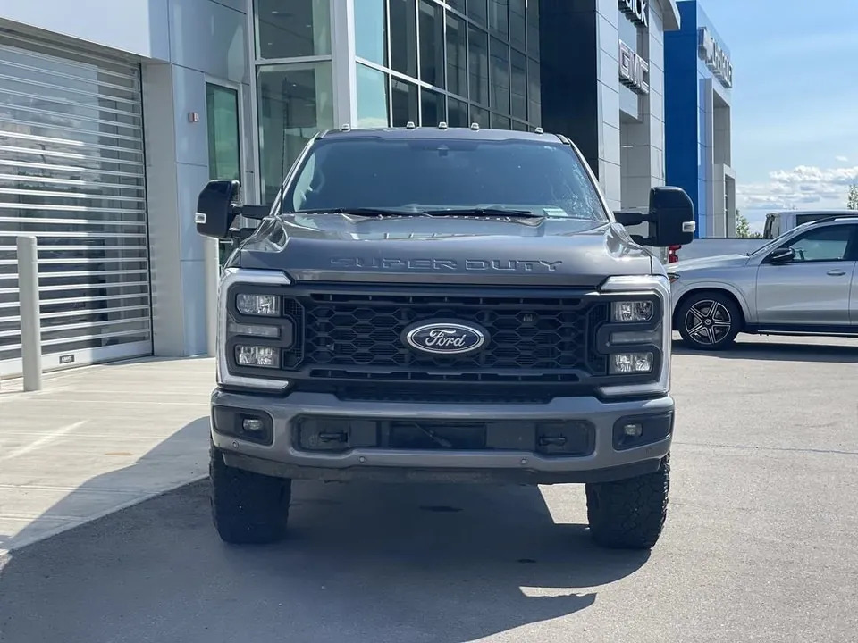 Ford Super Duty F-350 2023 photo 2