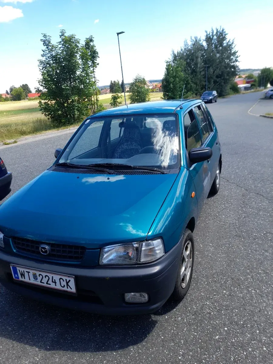Mazda Demio 2000 photo 2