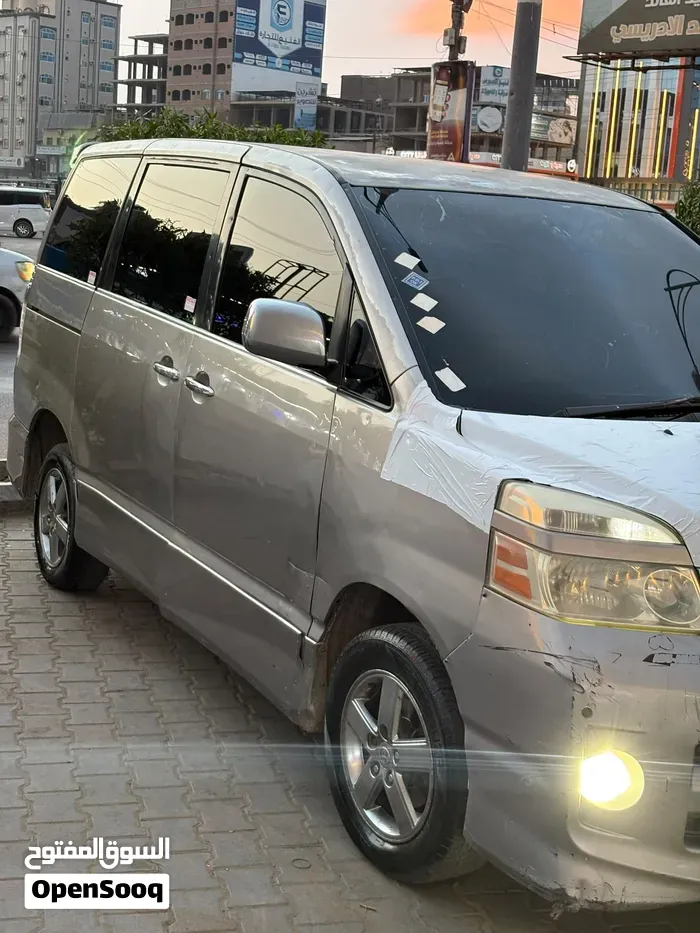 Toyota Voxy 2007 photo 3