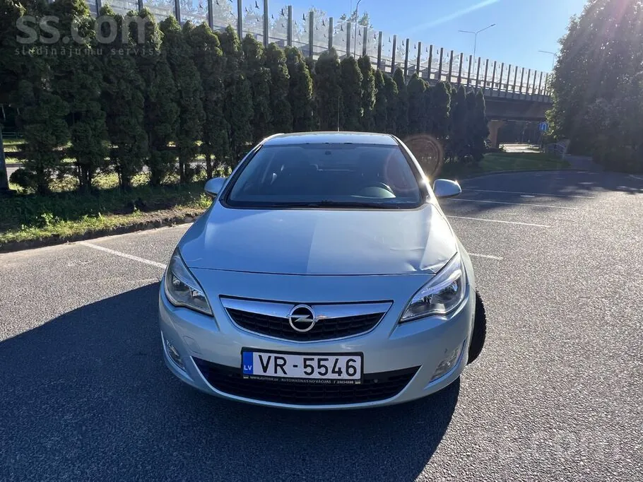 Opel Astra 2010 photo 5
