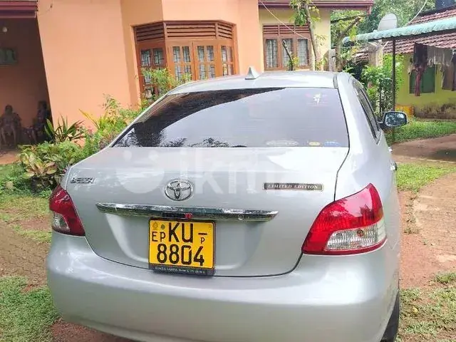 Toyota Belta 2010 photo 2