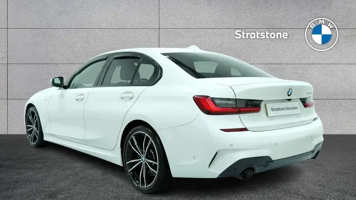 BMW 3 Series 2019 photo 2