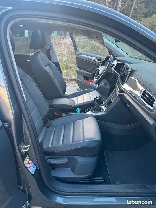 Volkswagen T-Roc 2023 photo 3