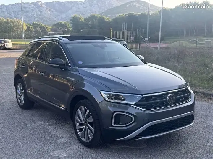 Volkswagen T-Roc 2023 photo 2