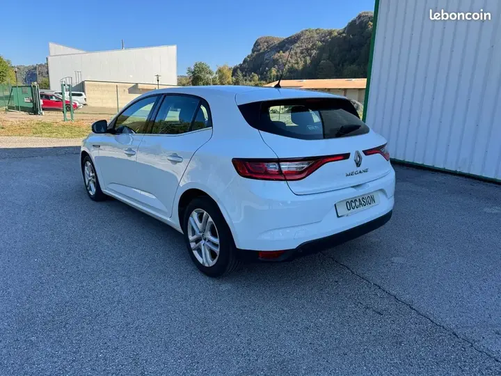 Renault Megane 2019 photo 3