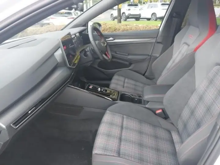 Volkswagen Golf 2026 photo 5