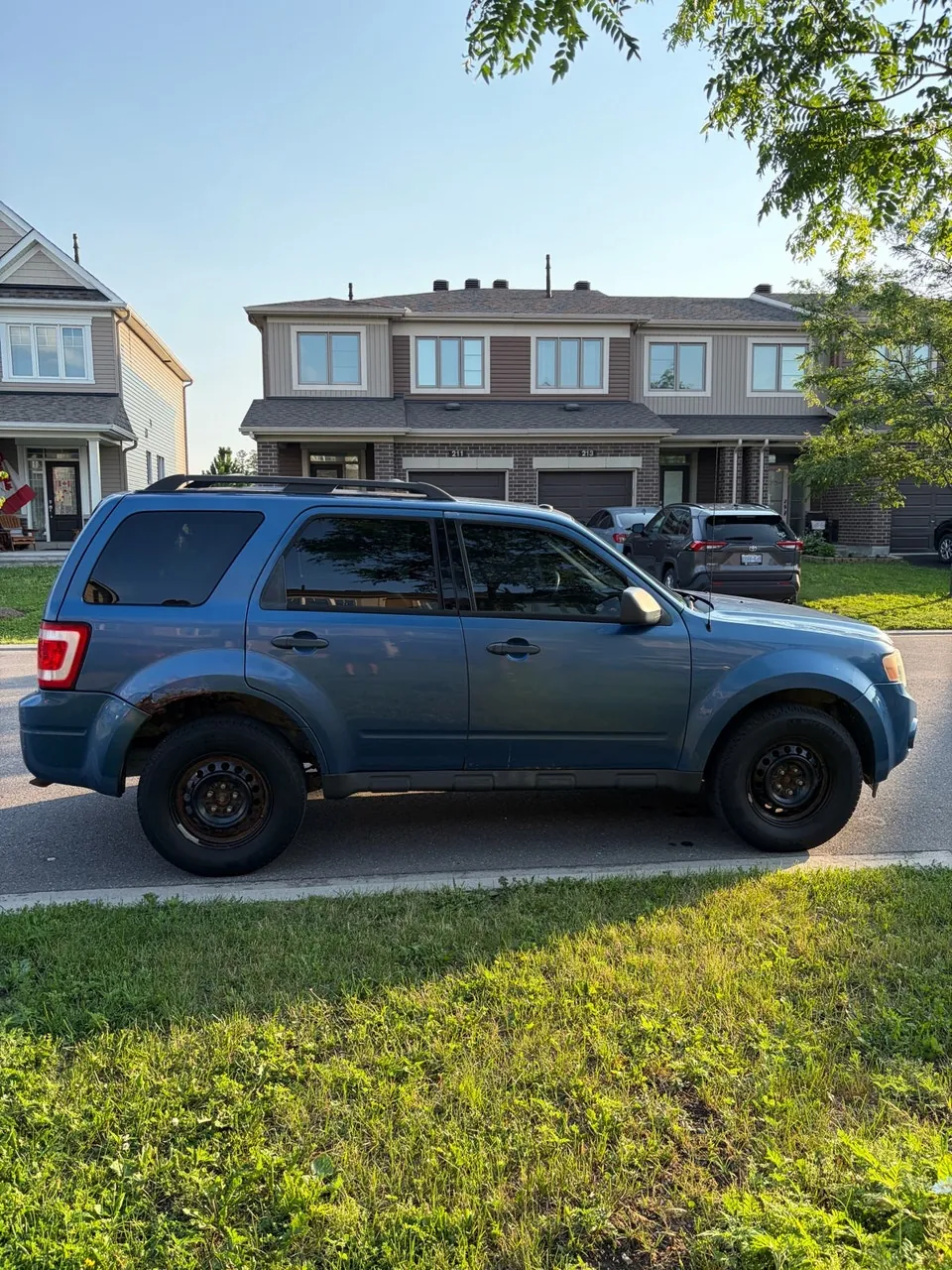 Ford Escape 2010 photo 2