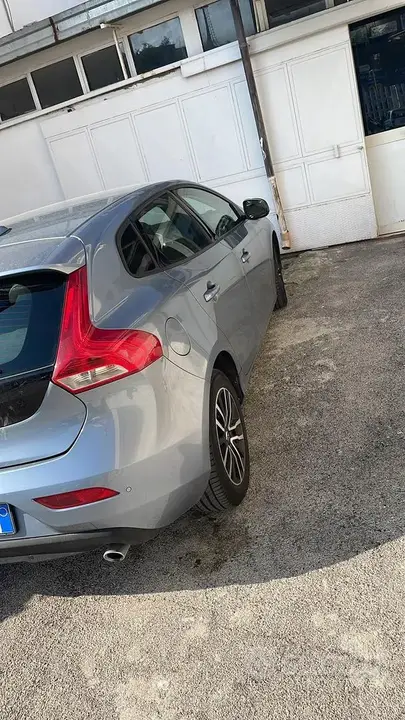 Volvo V40 2019 photo 2
