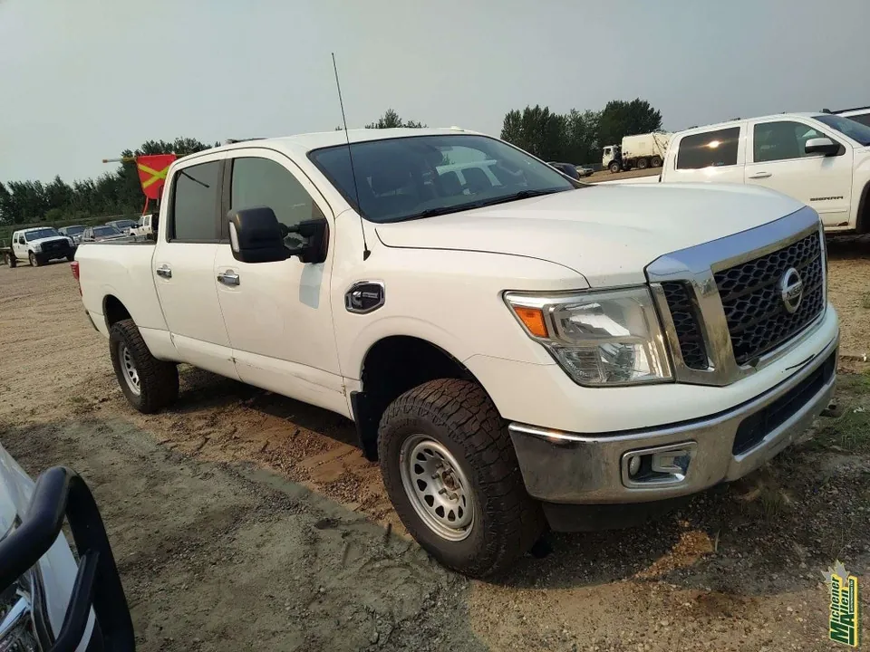 Nissan Titan 2017 photo 2
