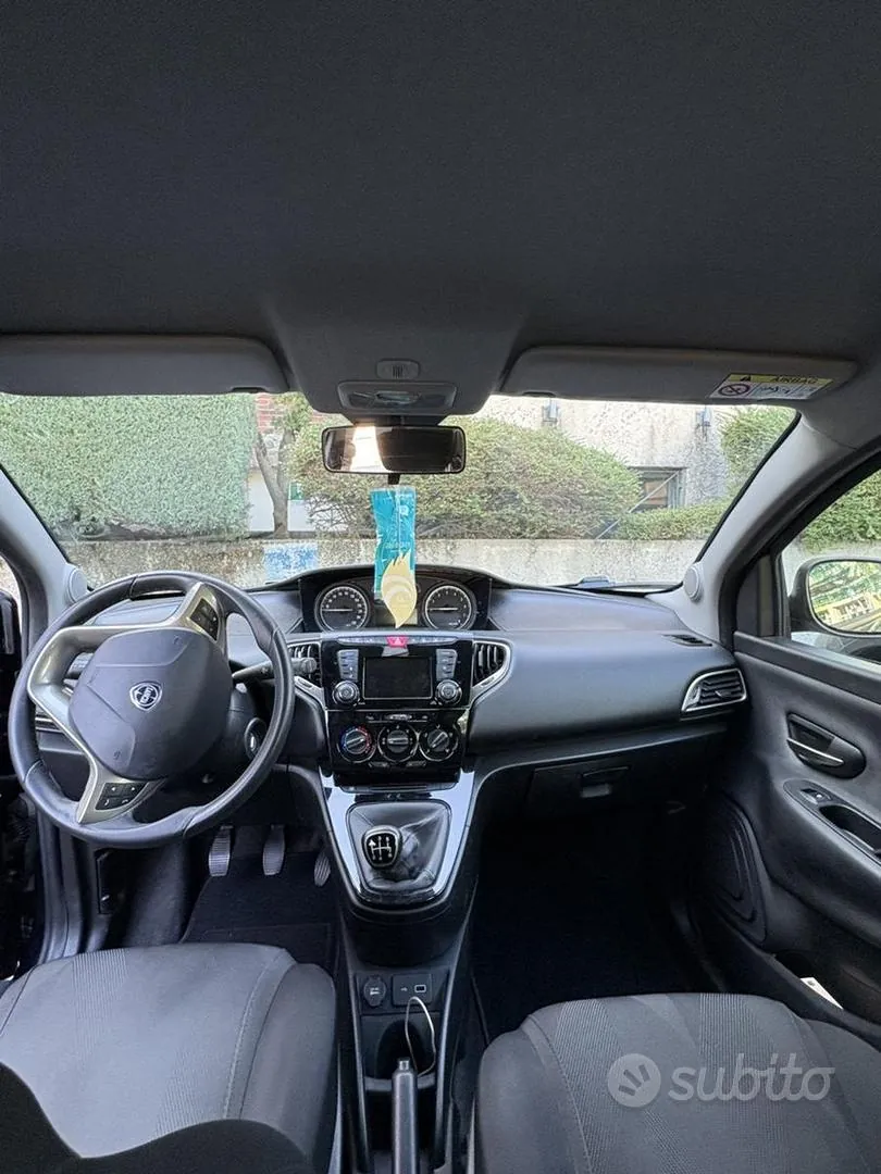 Lancia Ypsilon 2019 photo 2