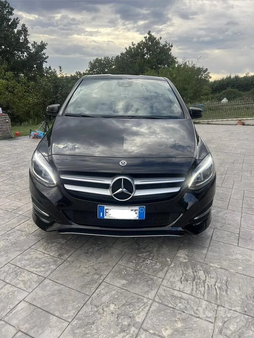 Mercedes-Benz B180
