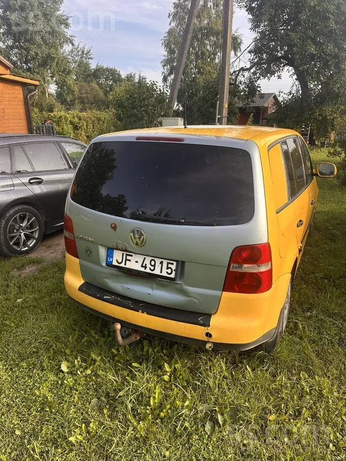 Volkswagen Touran 2004 photo 2