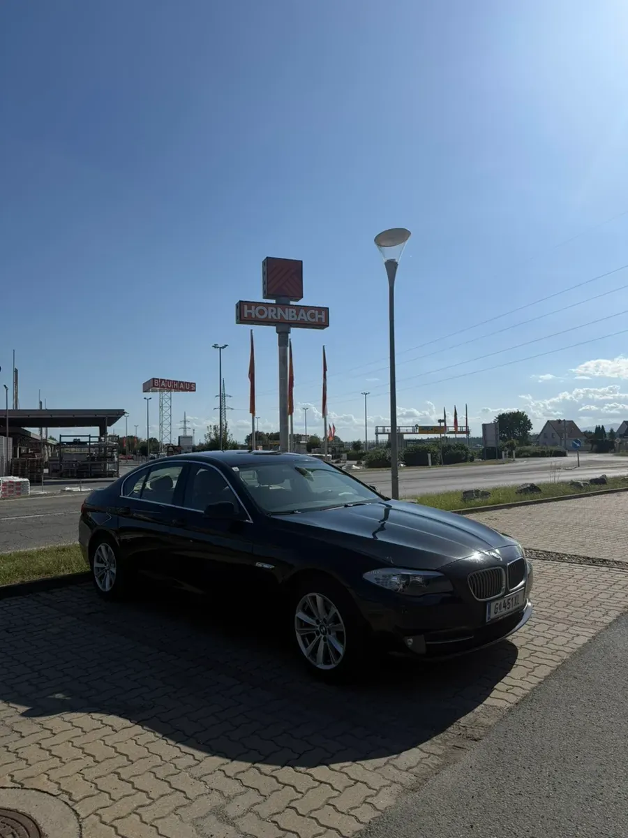 BMW 5 Series 2010 photo 2