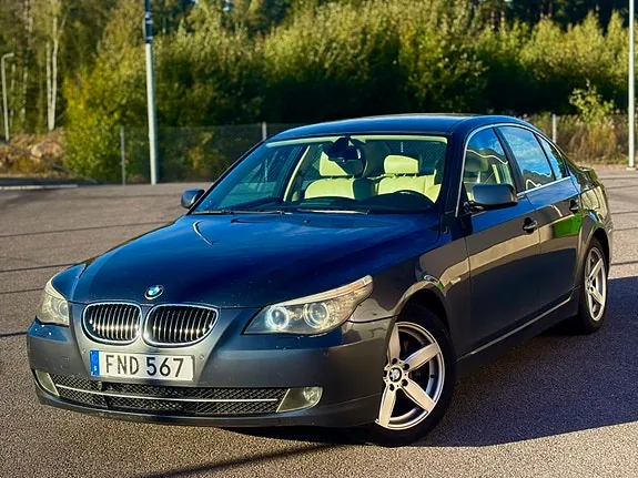 BMW 523I