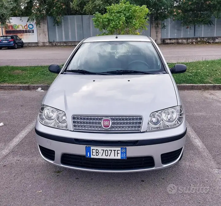 Fiat Punto 2010 photo 2
