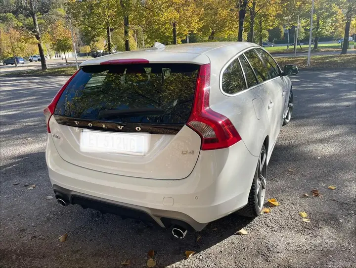 Volvo V60 2015 photo 2