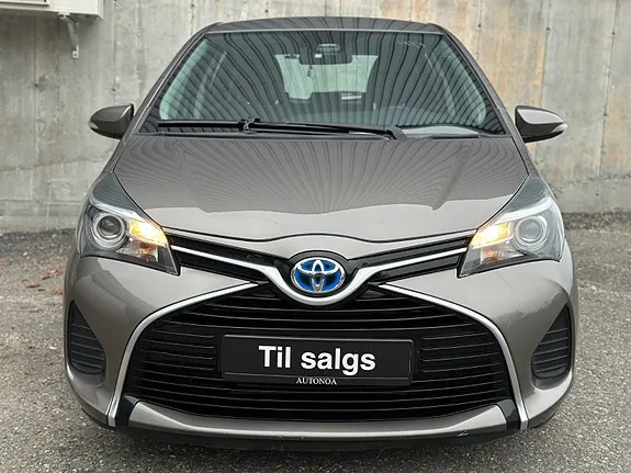 Toyota Yaris 2017 photo 2
