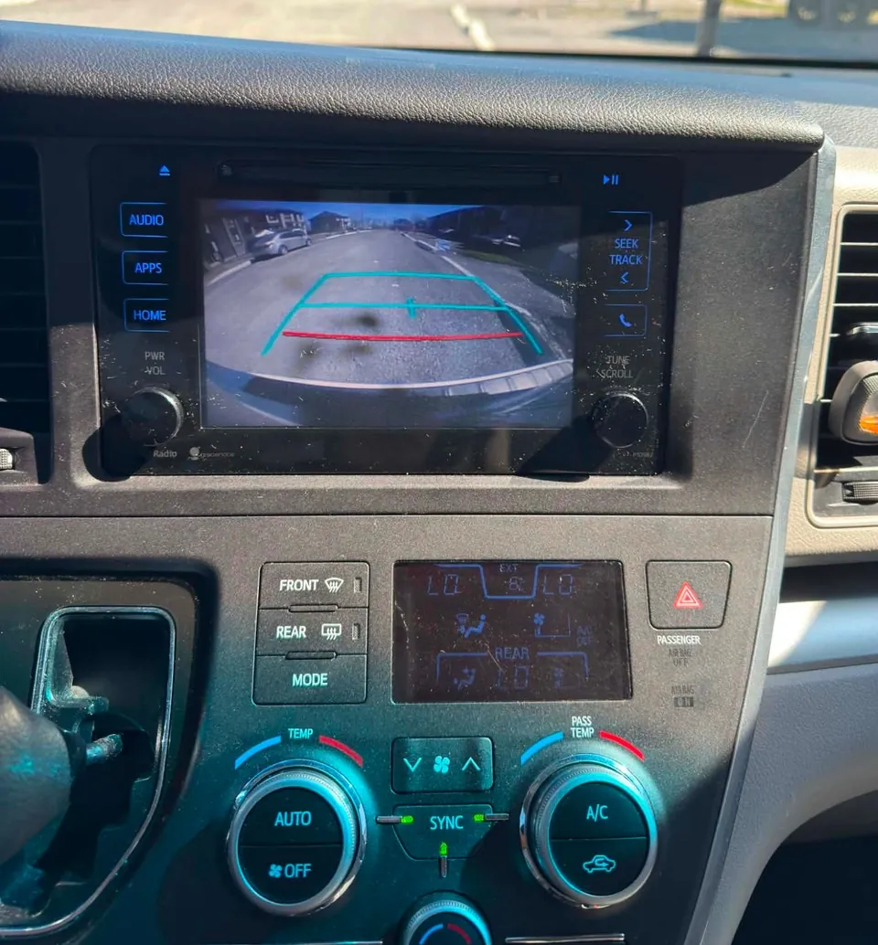 Toyota Sienna 2015 photo 5
