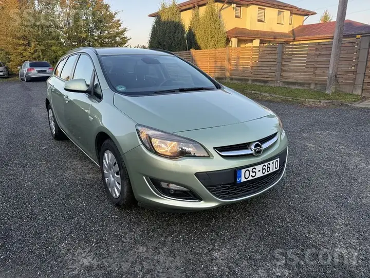 Opel Astra 2013 photo 2