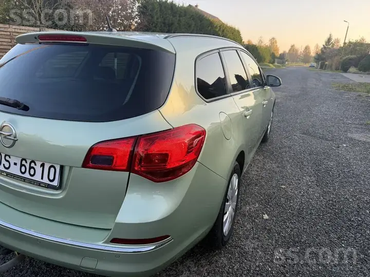 Opel Astra 2013 photo 5