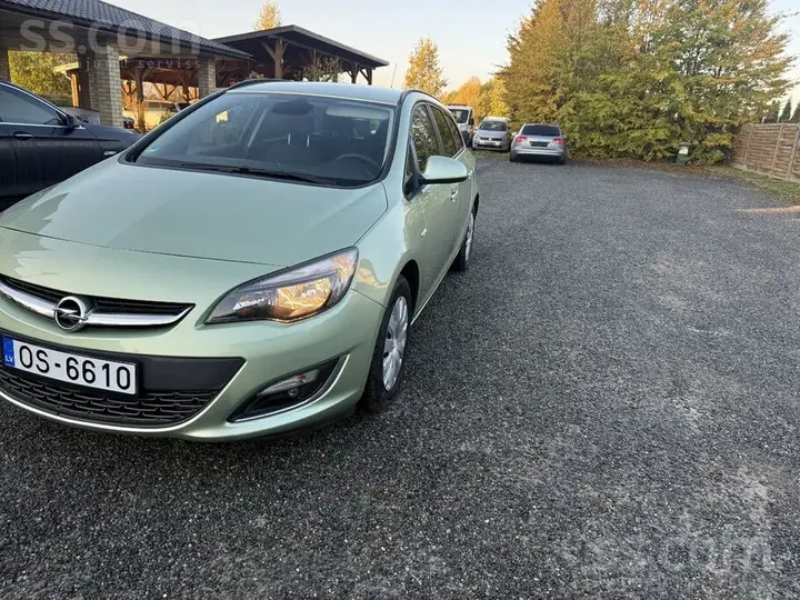 Opel Astra 2013 photo 3