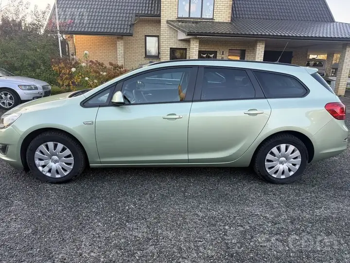 Opel Astra 2013 photo 4