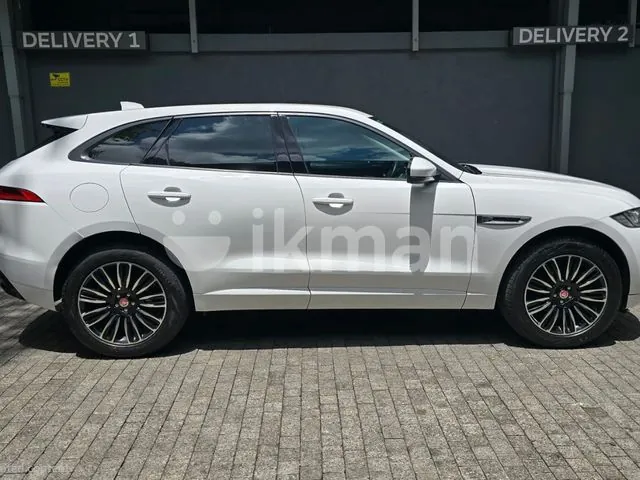 Jaguar F-Pace 2017 photo 2