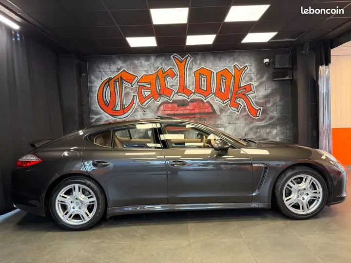 Porsche Panamera 2011 photo 2