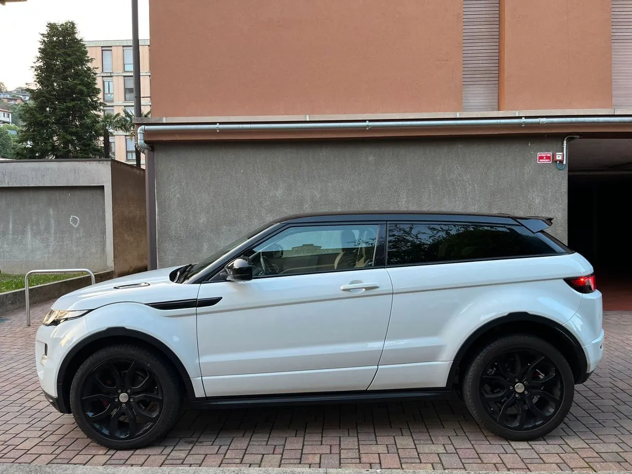 Land Rover Range Rover Evoque 2014 photo 4