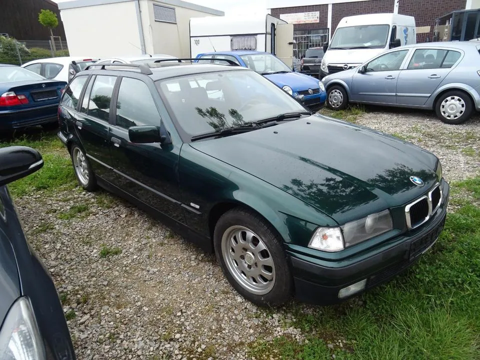 BMW 323