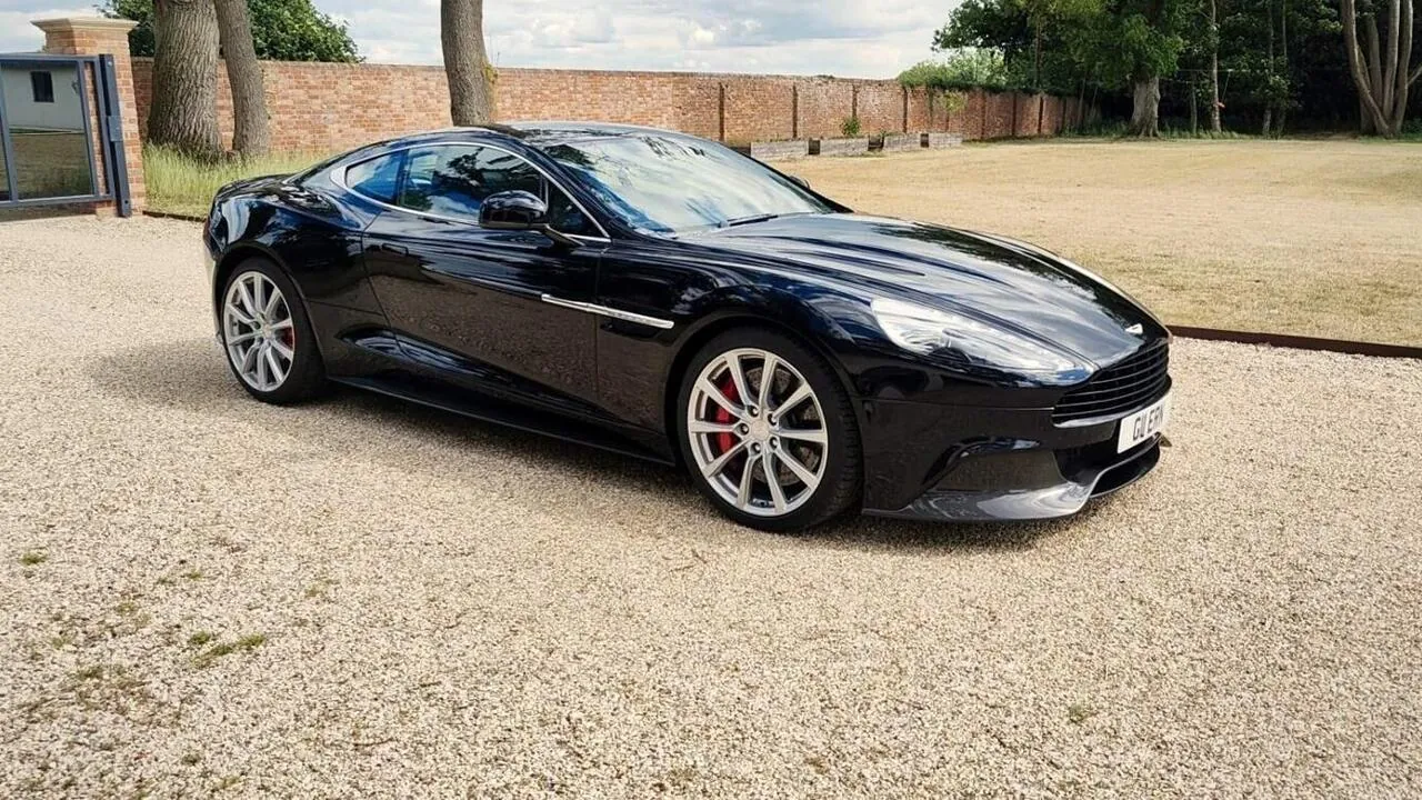 Aston Martin Vanquish 2014 photo 2