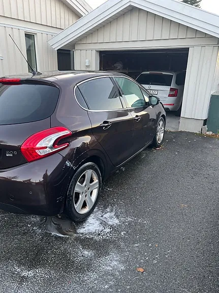 Peugeot 208 2013 photo 4